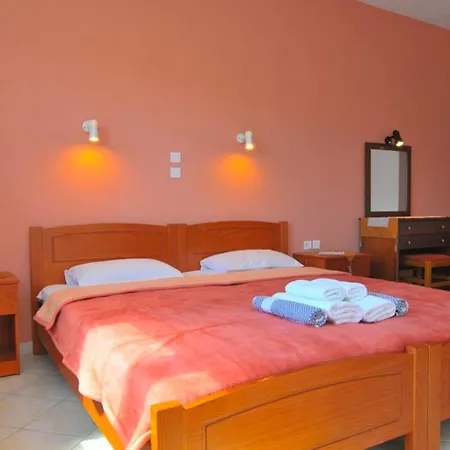Room In Studio - Hotel Georgia - Vibrant Room In Golden Beach In Thassos Island